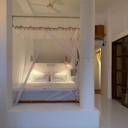 Pala Beach Villa Hikkaduwa Buitenkant foto