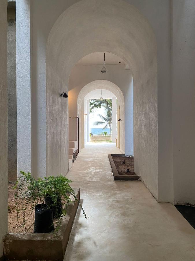 Pala Beach Villa Hikkaduwa Buitenkant foto